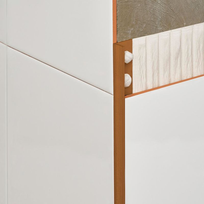 Complementos-de-Instalacion-Moldura-Perfil-L-Novopeldaño-Astra-Kombu-Canela-Mate-25x2500-mm