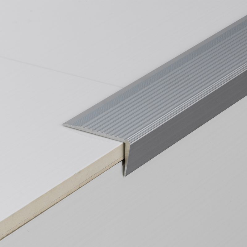 Instalacion-y-Repuestos-Moldura-Perfil-L-Novopeldaño-5-Aluminio-Mate-42x2500-mm