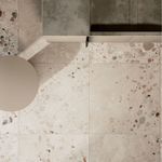 Pisos-y-Muros-Porcelanato-I-Cocci-Siciliani-Gris-Mate-90x90-cm