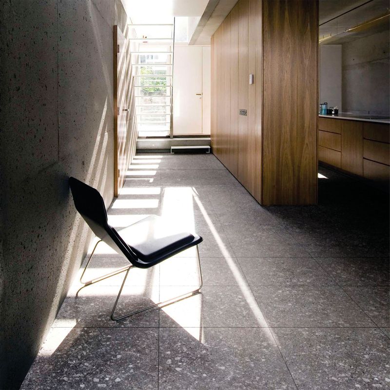 Pisos-y-Muros-Porcelanato-Terrazo-Gris-Oscuro-Mate-60x60-cm