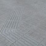 Pisos-y-Muros-Baldosa-Safety-Stone-Guia-Gris-40x40-cm