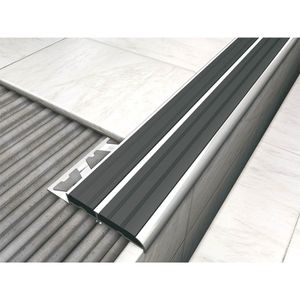 Perfil Nariz Escalon Doble Aluminio y PVC Negro A67N Mate 57x12x2500 mm