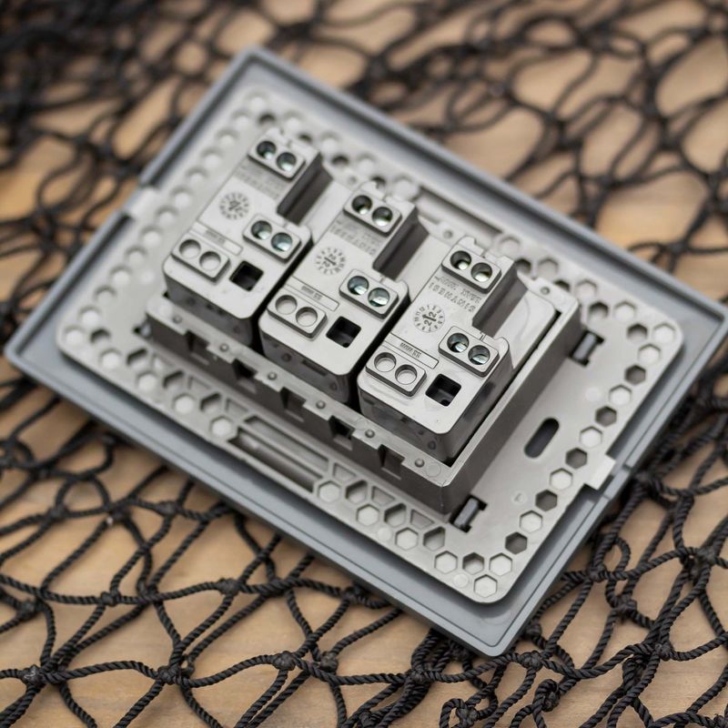 Instalacion-y-Repuestos-Enchufes-e-Interruptores-Serie-Blue
