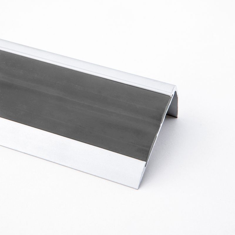 Instalacion-y-Repuestos-Perfil-Nariz-Escalon-Aluminio-y-PVC-Gris-APG61-Mate-61x30x2500-mm