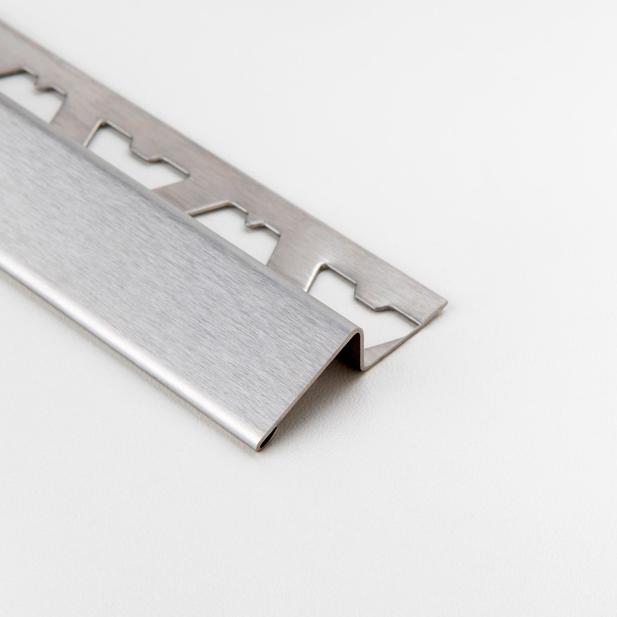 Perfil Desnivel Acero Inoxidable C10E Mate 25x10x2500 mm