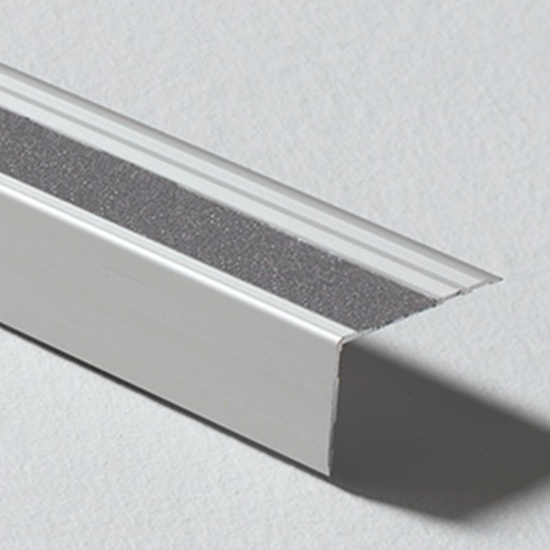 Instalacion-y-Repuestos-Moldura-Novopeldaño-Safety-Plata-Banda-Gris-65x40-mm