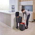 Cocina-Basurero-Reciclaje-Totem-2-Grafito-Orange-40-Lt