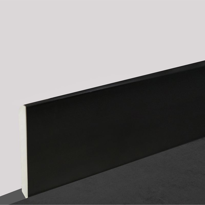 Instalacion-y-Repuestos-Guardapolvo-PVC-Negro-2400x90-mm