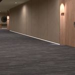 Pisos-y-Muros-Alfombra-Modular-Tropical-Grey-25x100-cm