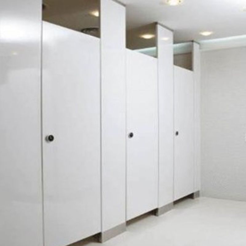 Baños-Division-de-Baño-Fenolica-Anclada-de-Piso-a-Cielo
