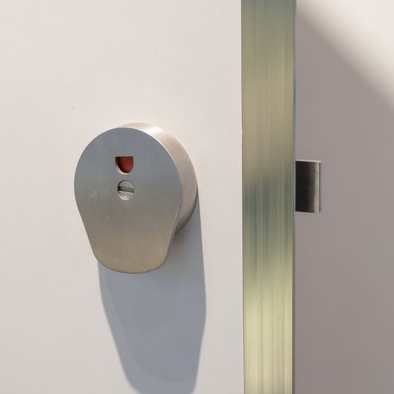 Baños-Division-de-Baño-Fenolica-Anclada-al-Piso