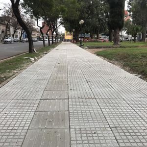 Baldosa Safety Stone Guia Gris 40x40 cm